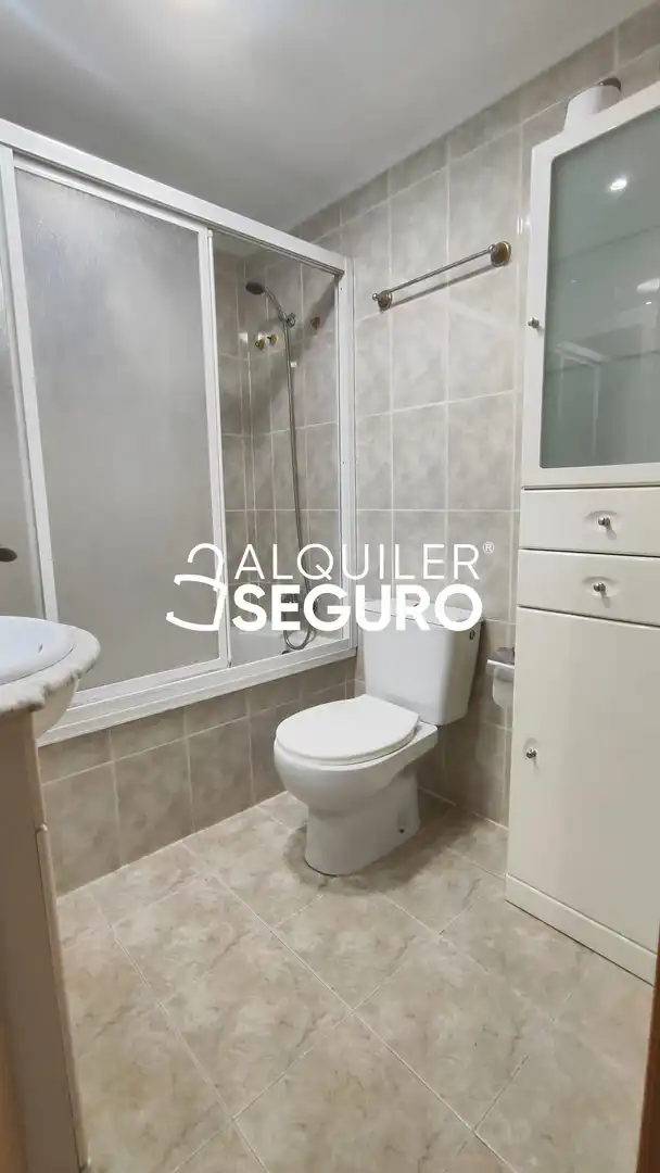Badezimmer von Wohnung zur Miete in Valencia mit Klimaanlage und Terrasse