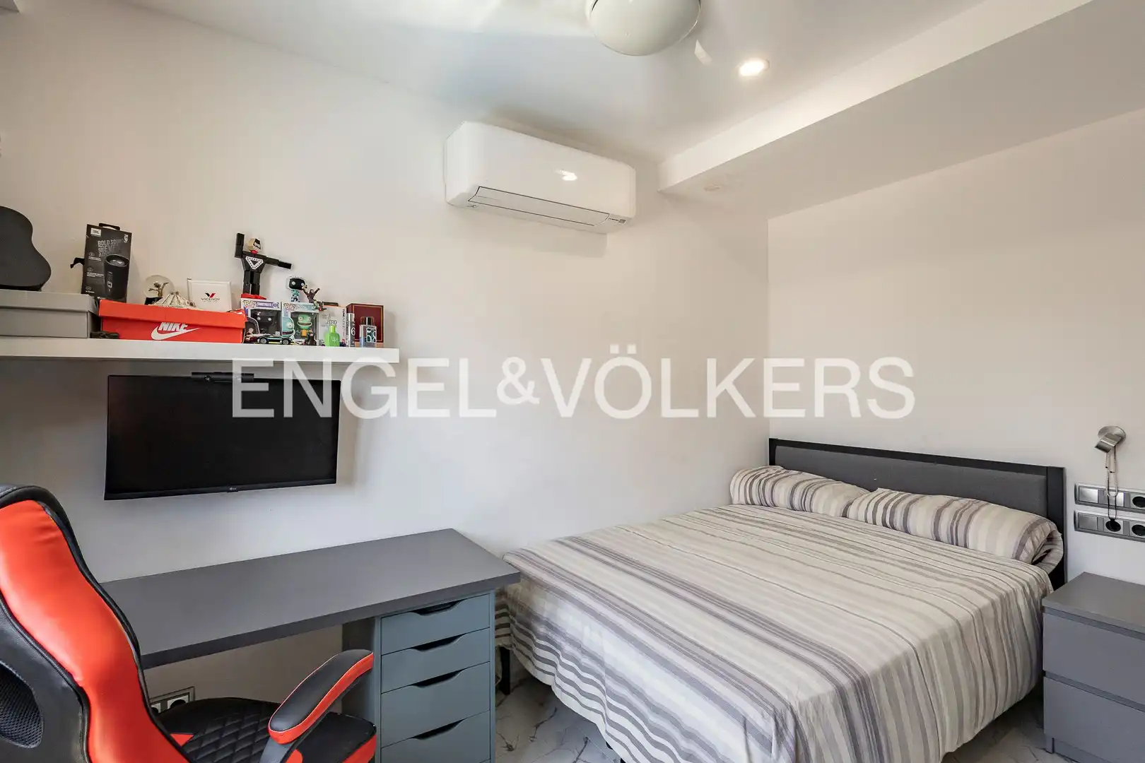 Bedroom of Houses for sale in Castelldefels  with Air Conditioner, Heating and Swimming Pool