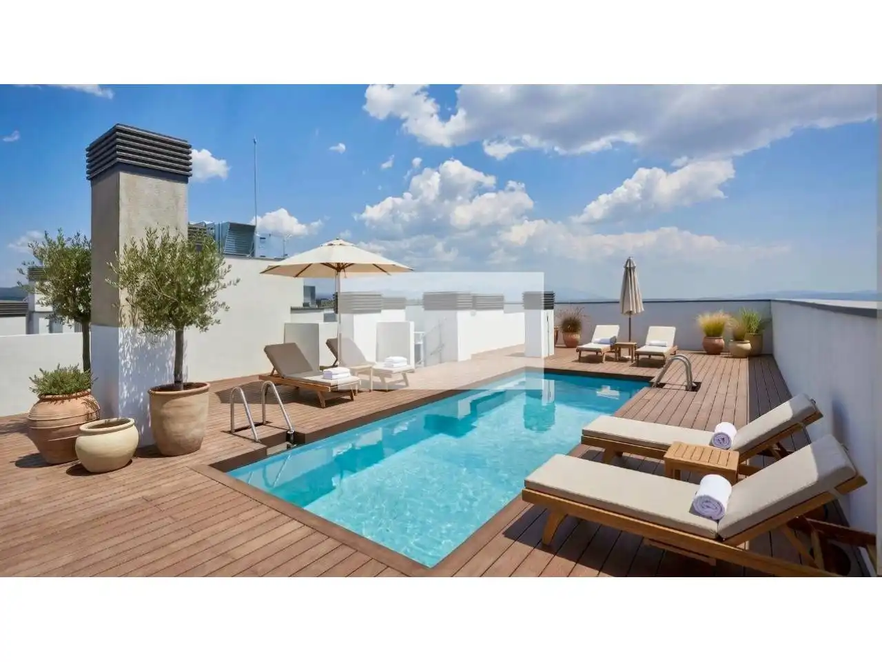Swimming pool of Flat for rent in Sabadell  with Air Conditioner, Heating and Parquet flooring