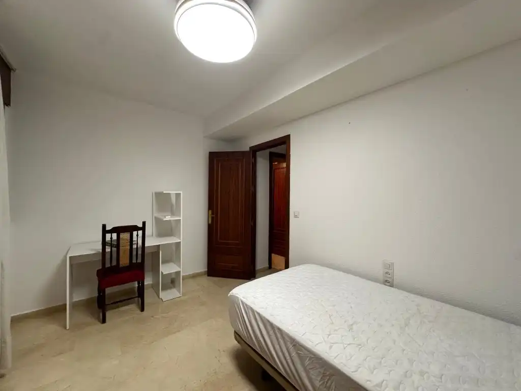 Bedroom of Flat for rent in Córdoba
