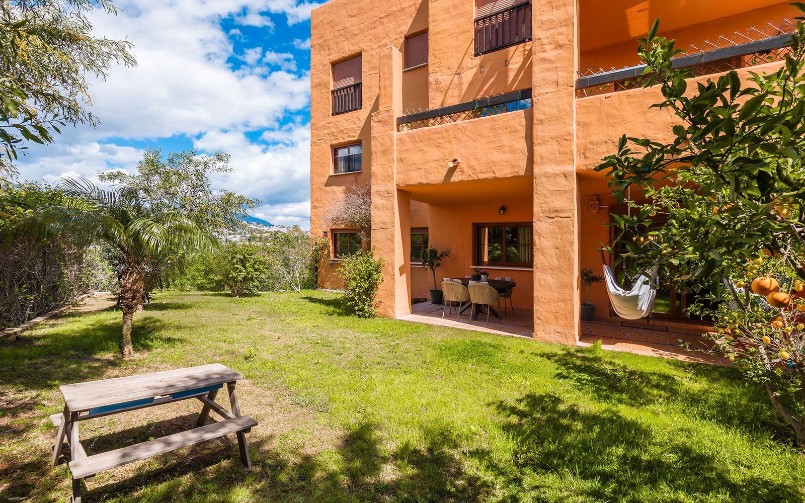 Jardí de Apartament en venda en Benahavís amb Aire condicionat, Jardí privat i Traster