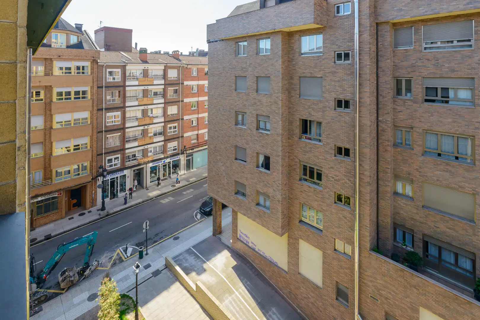 Vista exterior de Dúplex en venda en Oviedo  amb Calefacció, Parquet i Traster