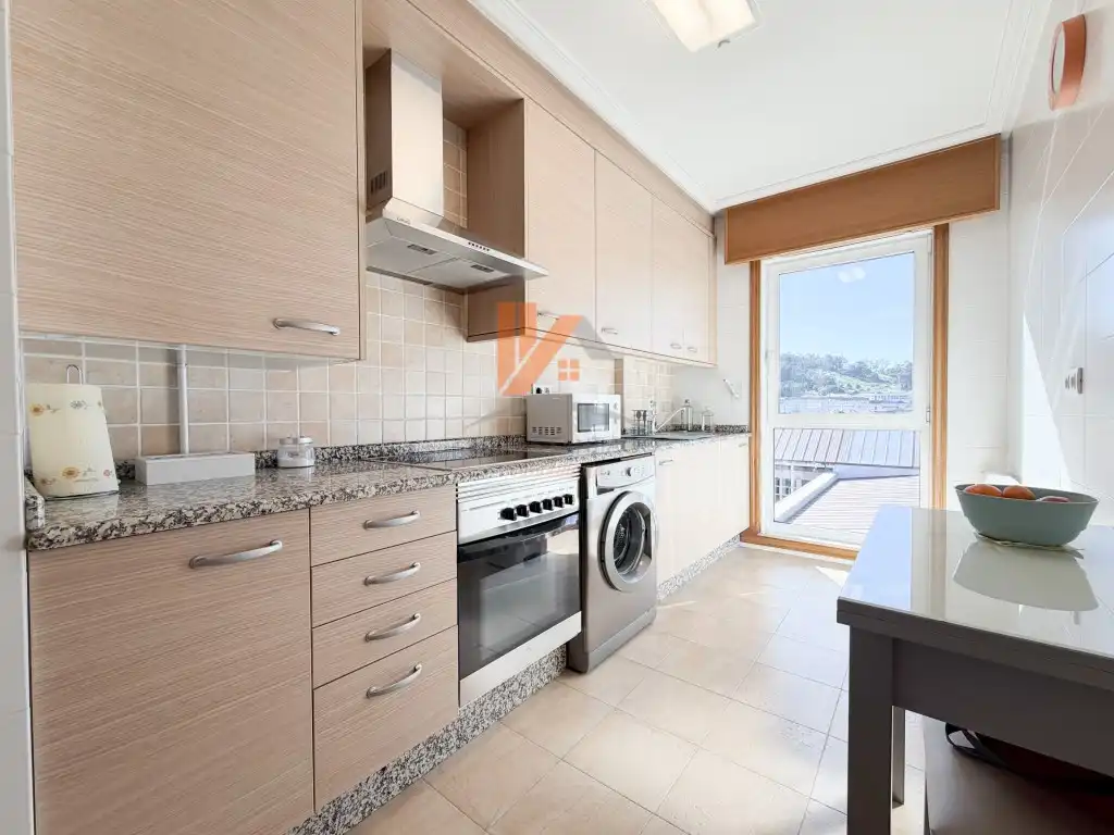 Cocina de Piso en venta en Santiago de Compostela  con Terraza, Amueblado y Horno