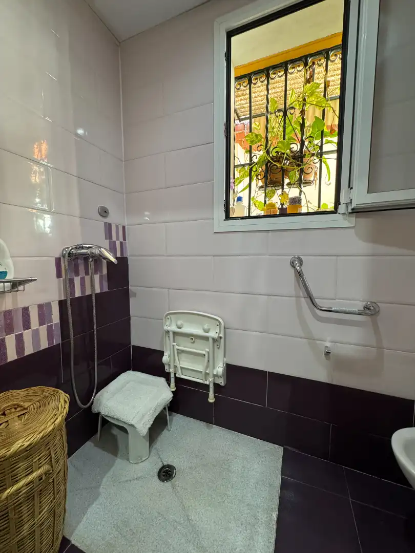 Bathroom of Houses for sale in Sevilla  with Air Conditioner, Private garden and Terrace