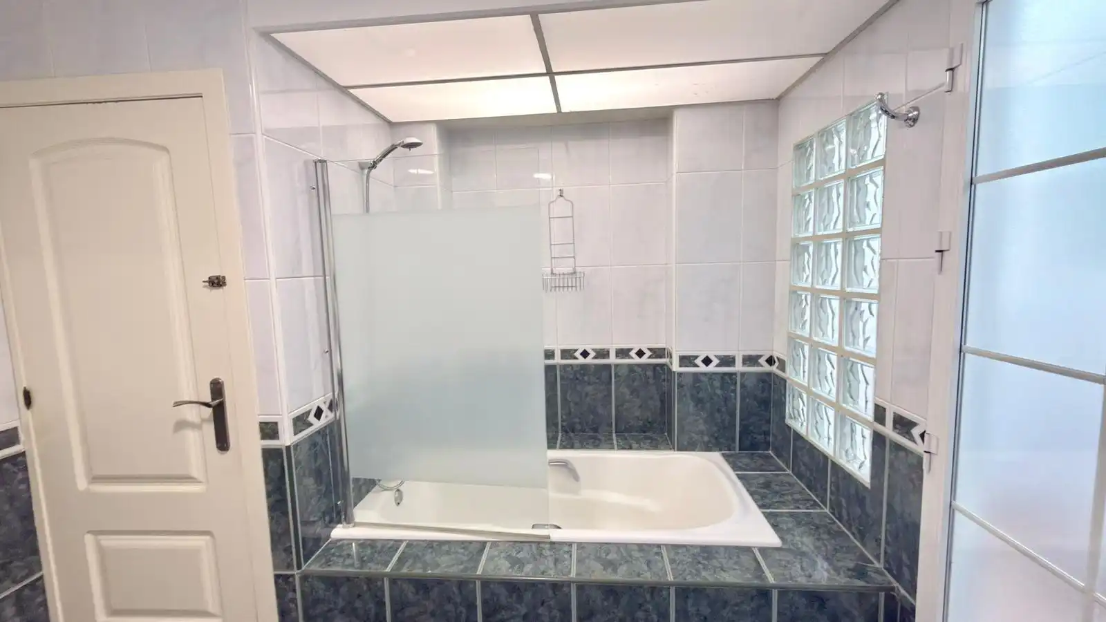 Bany de Apartament en venda en Murcia amb Aire condicionat, Terrassa i Moblat
