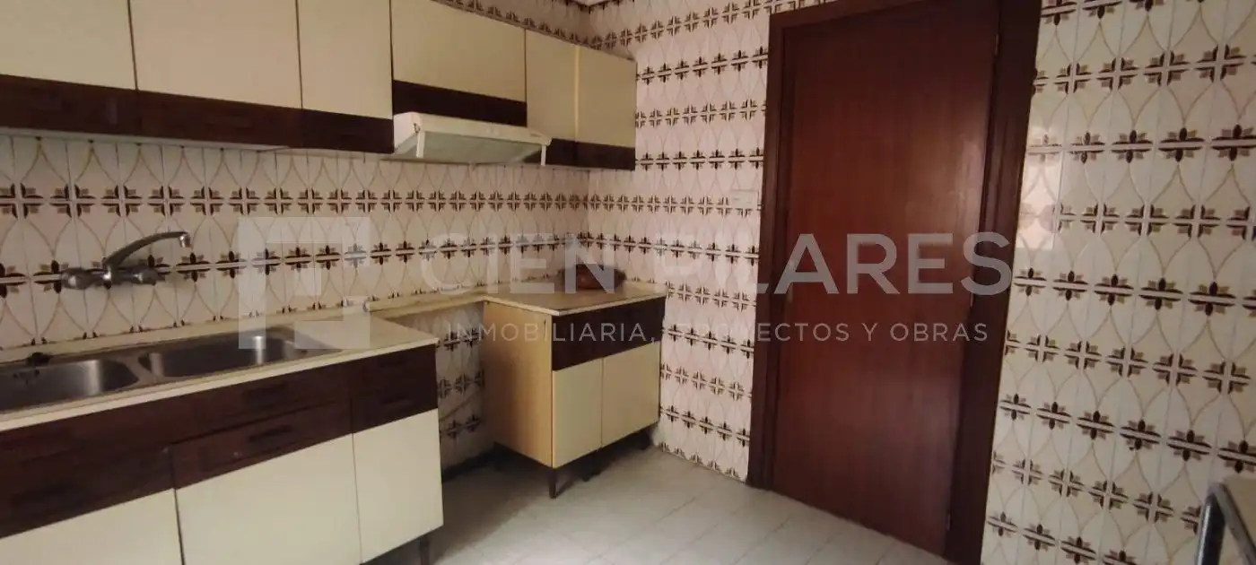 Kitchen of Flat for sale in  Logroño