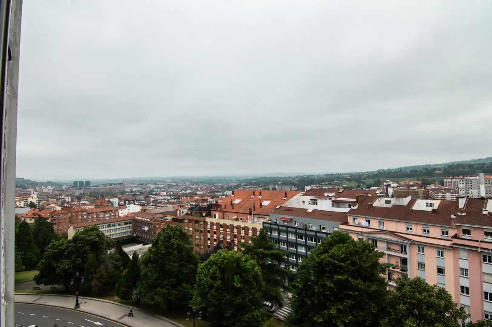 Vista exterior de Pis en venda en Oviedo  amb Calefacció, Parquet i Moblat