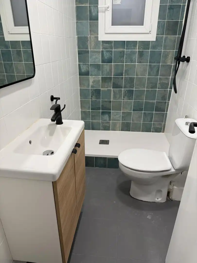 Bathroom of Flat for sale in Terrassa  with Air Conditioner, Parquet flooring and Furnished