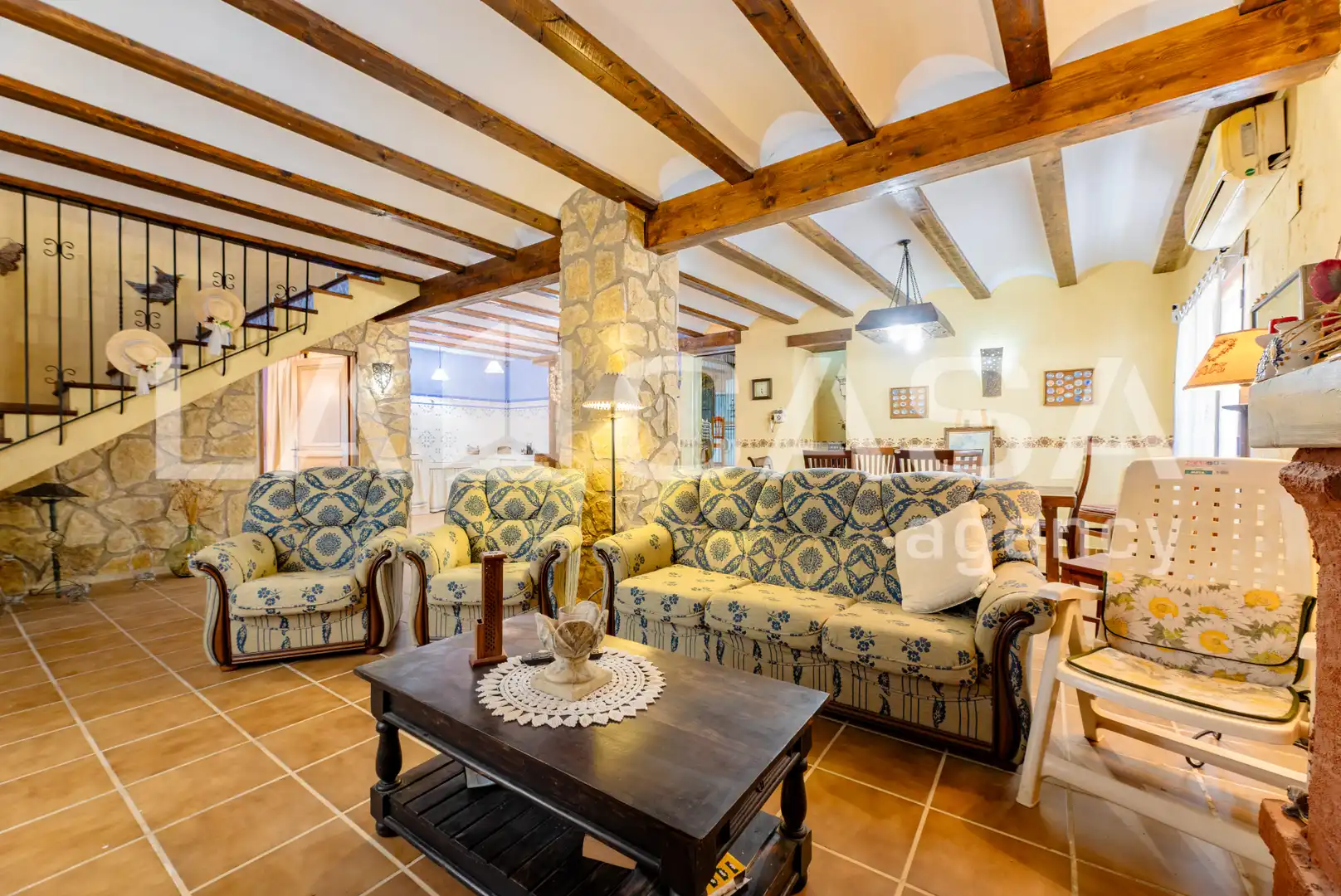 Sala d'estar de Casa o xalet en venda en Requena amb Traster, Moblat i Forn