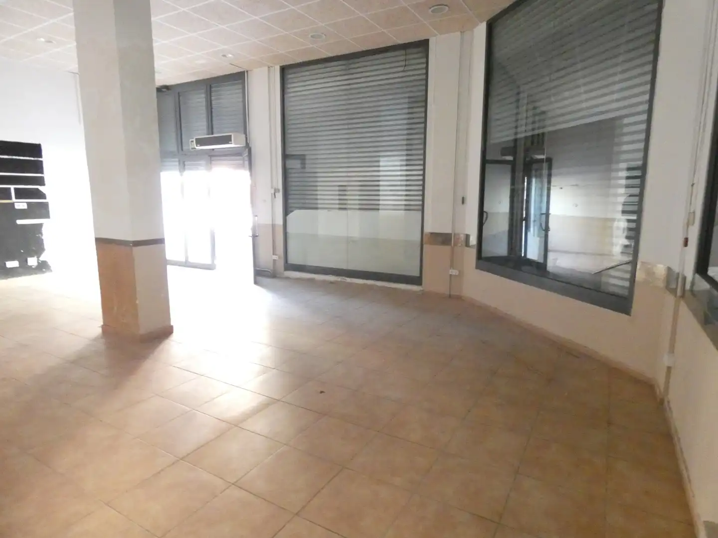 Commercial properties for rent in Cerdanyola del Vallès  with Air Conditioner
