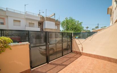 Vista exterior de Casa o xalet en venda en San Pedro del Pinatar amb Terrassa i Balcó