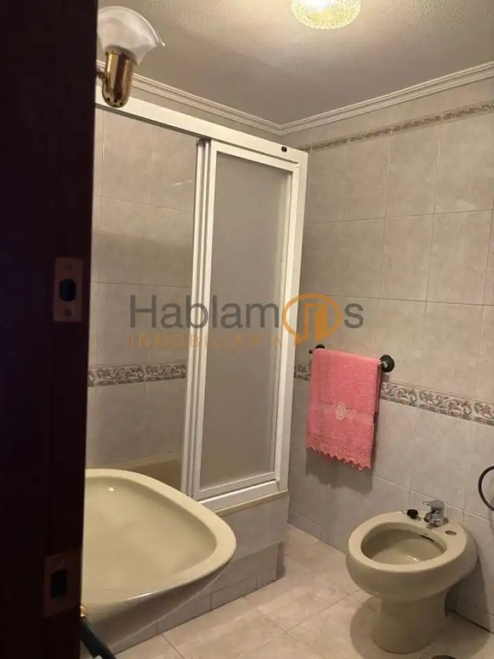 Baño de Piso en venta en Vilagarcía de Arousa con Calefacción, Trastero y Amueblado