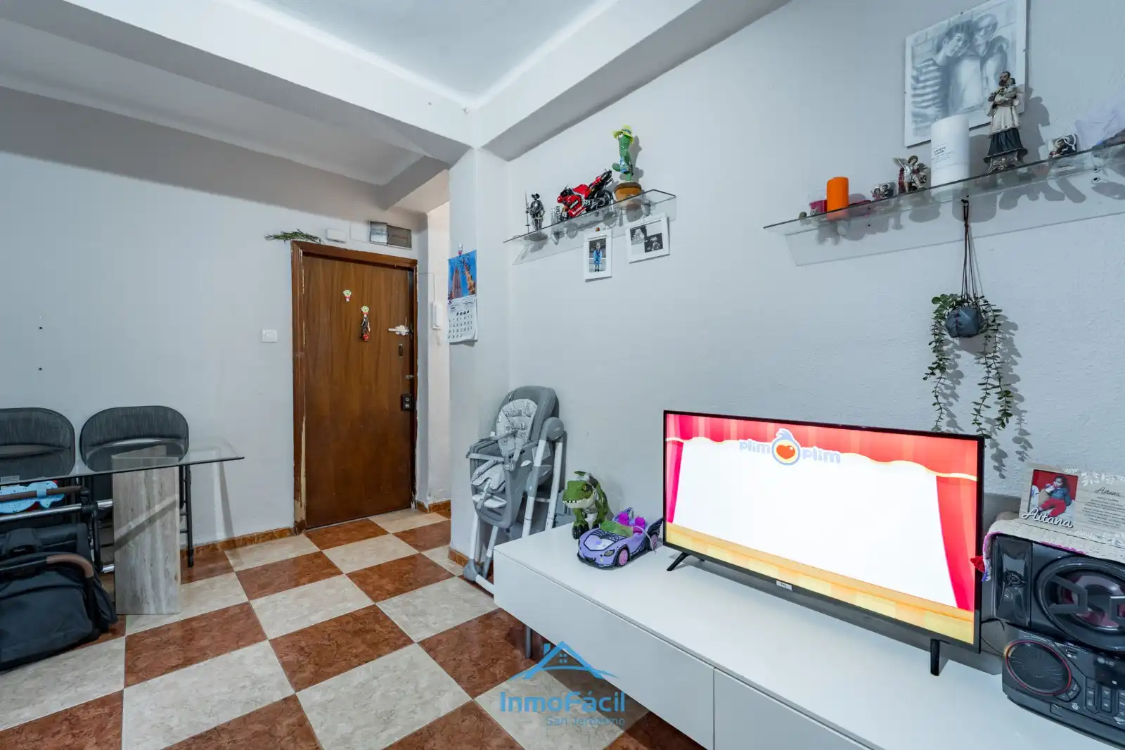 Flat for sale in Sevilla  with Air Conditioner and Furnished