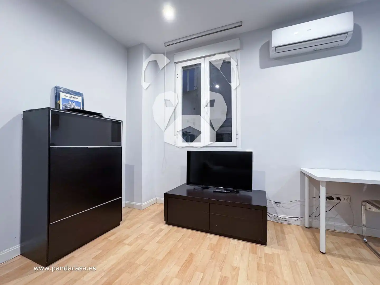 Living room of Flat for rent in Madrid  with Air Conditioner, Heating and Furnished