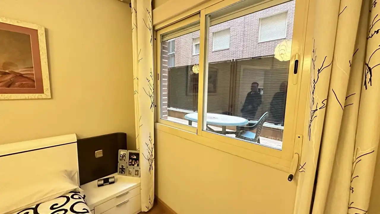 Habitación de Apartamento en venta en Madrid con Aire acondicionado, Calefacción y Jardín privado