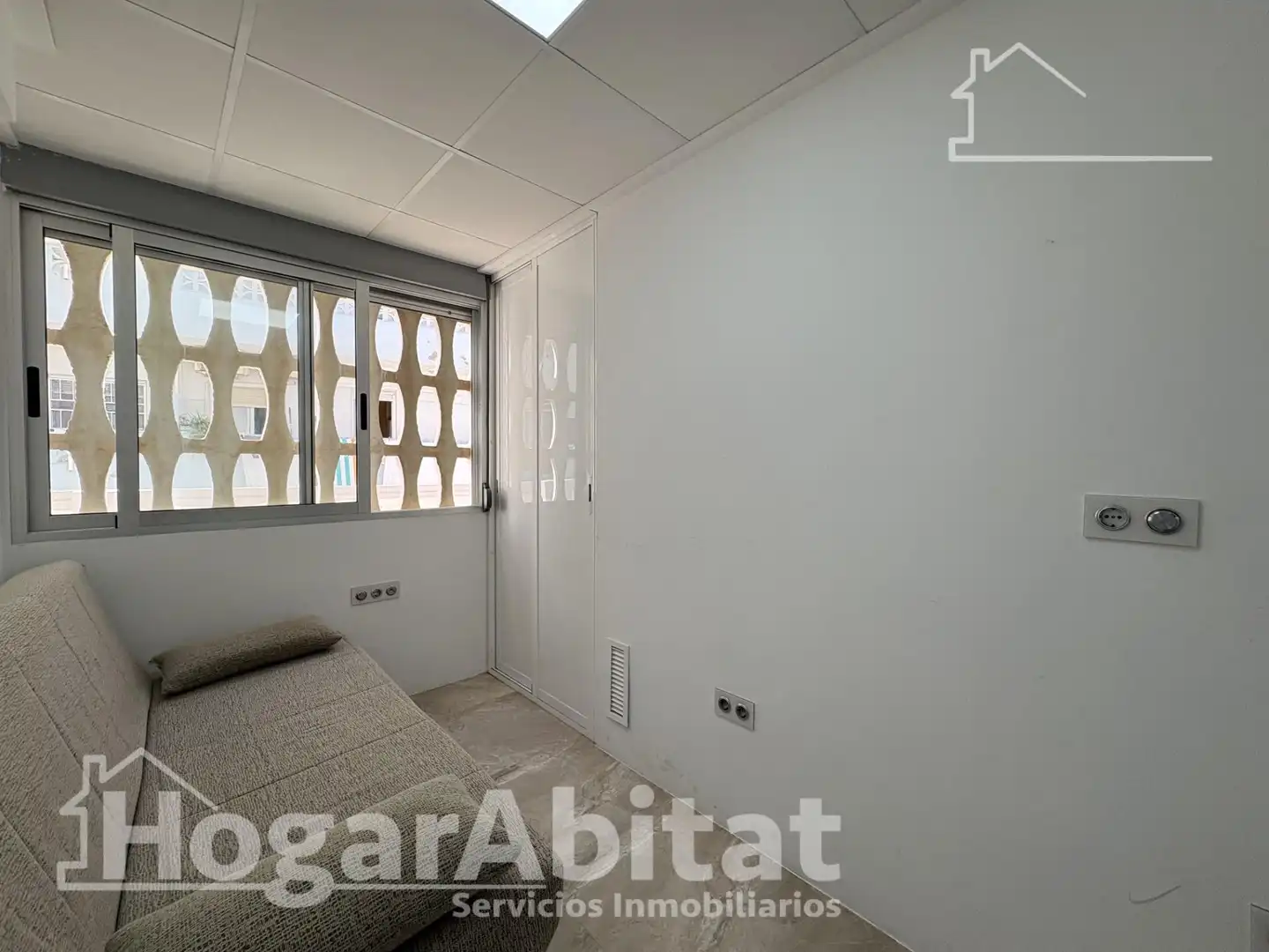 Dormitori de Apartament en venda en Tavernes de la Valldigna amb Moblat i Balcó