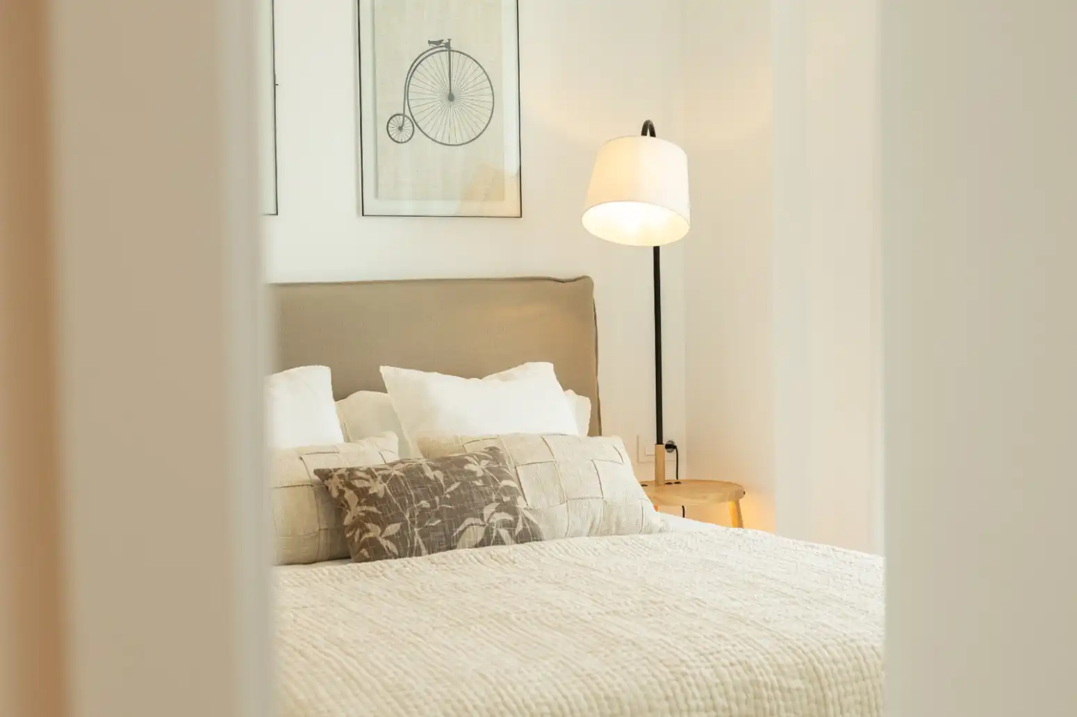 Bedroom of Flat for rent in Valencia  with Air Conditioner, Swimming Pool and Furnished