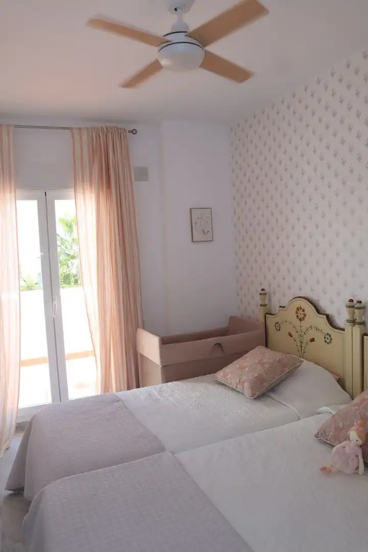 Habitación de Apartamento de alquiler en Marbella con Aire acondicionado, Amueblado y Piscina comunitaria