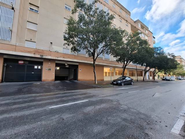 Garaje en Venta en Avenida del Editor Ángel Caffarena en El Cónsul - Ciudad Universitaria - El Romeral