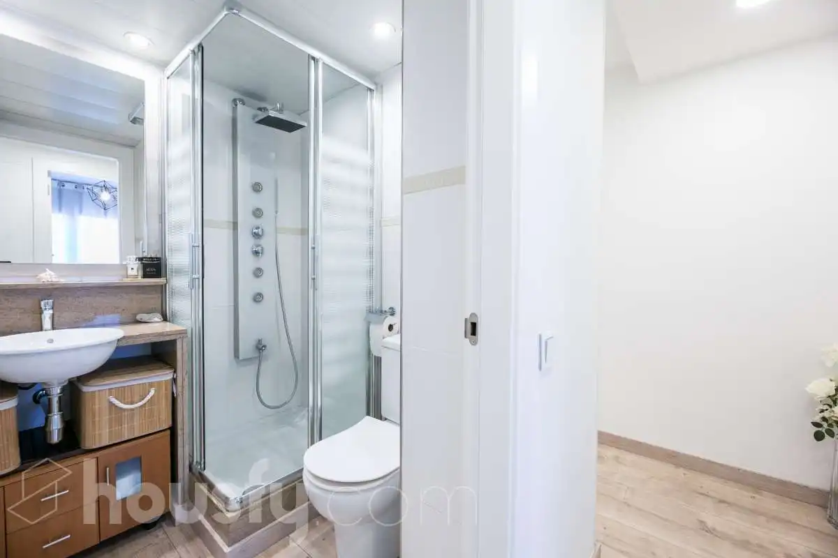 Bathroom of Attic for sale in Sant Joan Despí  with Air Conditioner, Heating and Parquet flooring