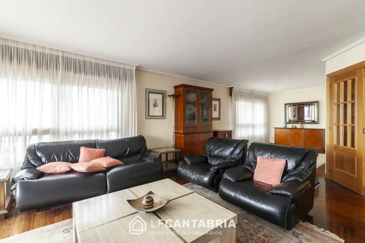 Sala de estar de Dúplex en venta en Santander con Calefacción y Terraza