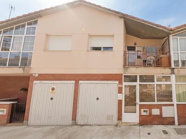 Adosado con balcón en venta en Calle Constitución