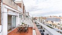 Exterior view of Attic for sale in  Barcelona Capital  with Air Conditioner, Terrace and Furnished