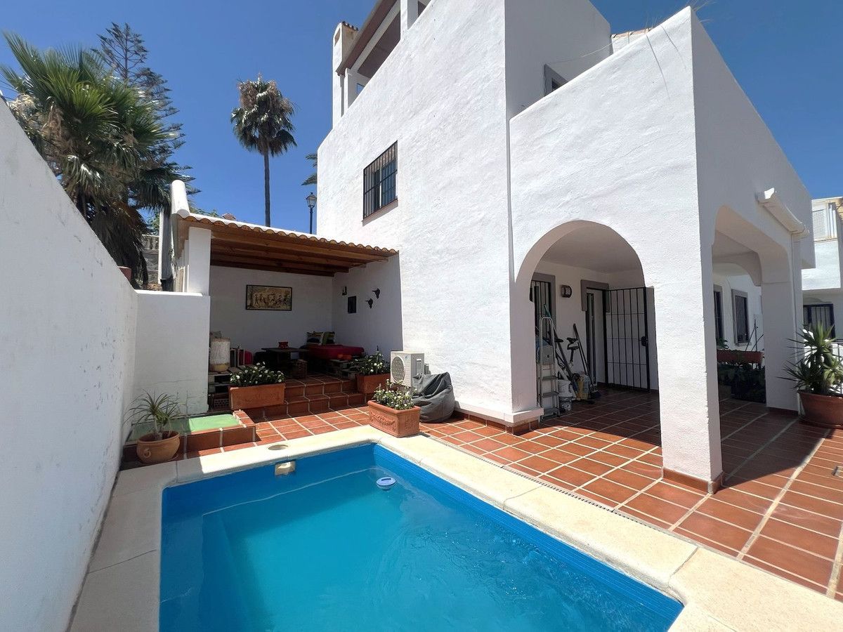 Vista exterior de Casa adosada en venta en Fuengirola con Aire acondicionado, Calefacción y Terraza