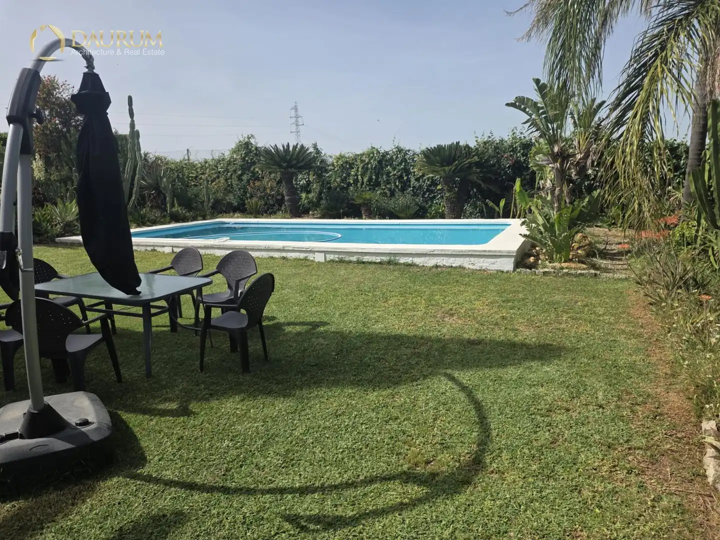 Piscina de Casa o xalet en venda en Alcalá de Guadaira amb Aire condicionat, Terrassa i Traster