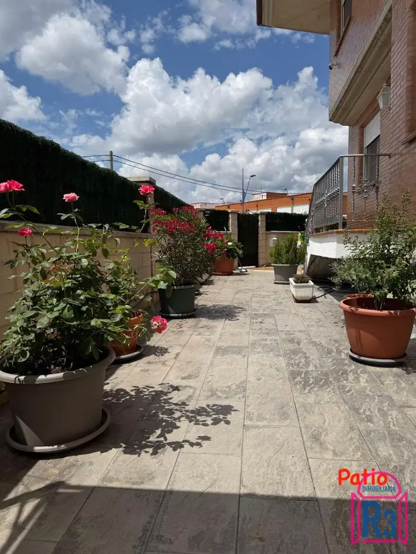 Terraza de Casa adosada en venta en San Andrés del Rabanedo con Calefacción y Amueblado