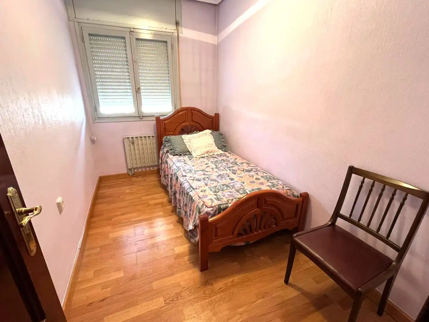 Habitación de Piso en venta en Cuéllar con Calefacción, Parquet y Trastero