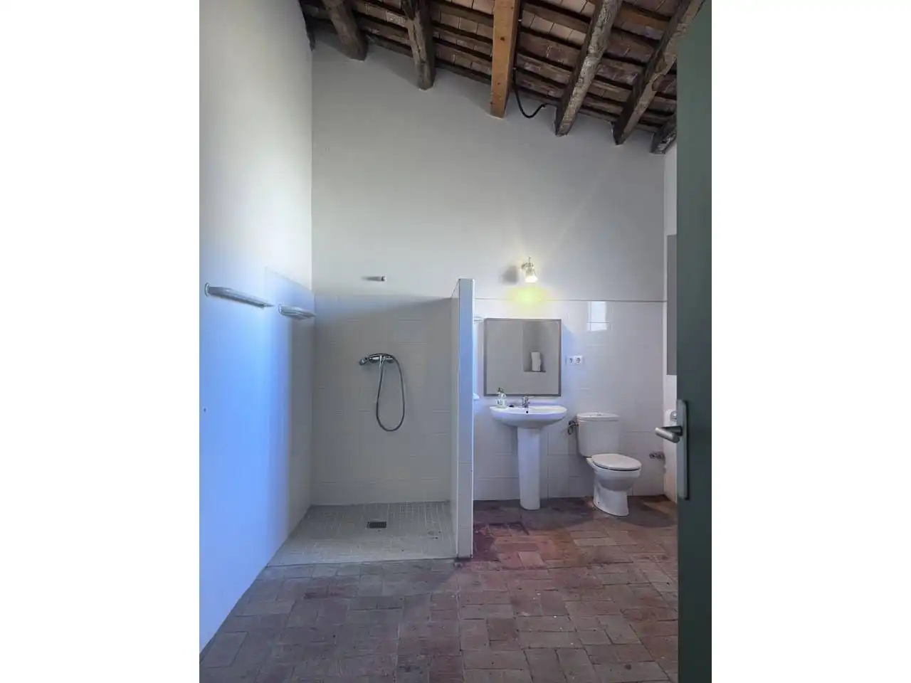 Baño de Casa adosada de alquiler en Avinyonet de Puigventós con Aire acondicionado, Calefacción y Jardín privado