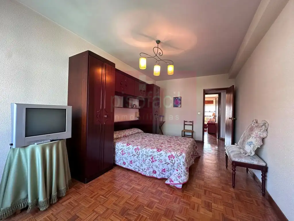 Bedroom of Flat for sale in Lugo