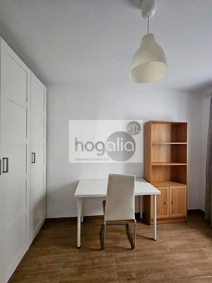 Schlafzimmer von Wohnung zur Miete in Sevilla mit Klimaanlage, Terrasse und Möbliert