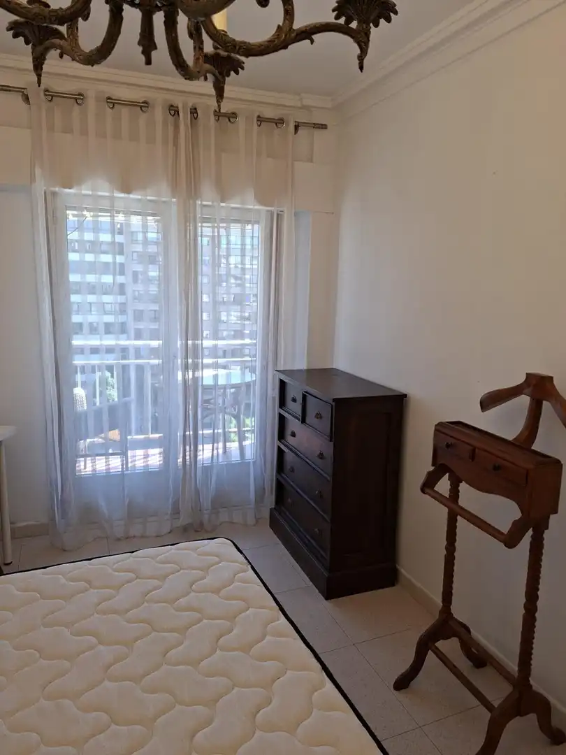Habitación de Piso de alquiler en Vigo  con Calefacción, Parquet y Amueblado