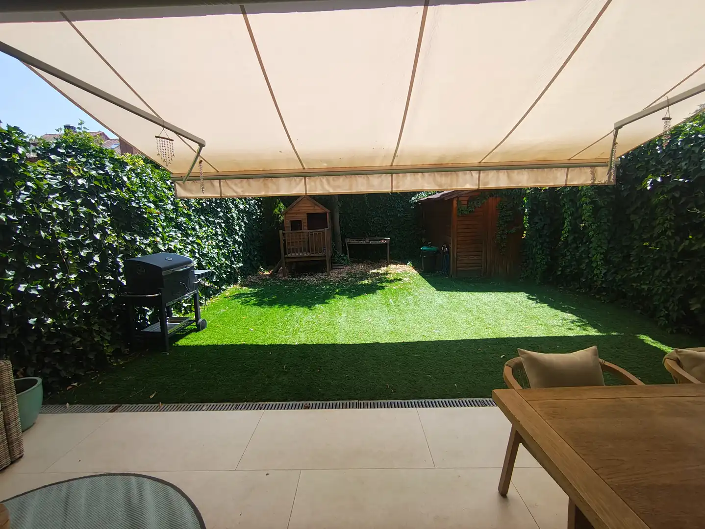 Terrasse von Einfamilien-Reihenhaus zum Verkauf in Algete mit Klimaanlage, Heizung und Privatgarten