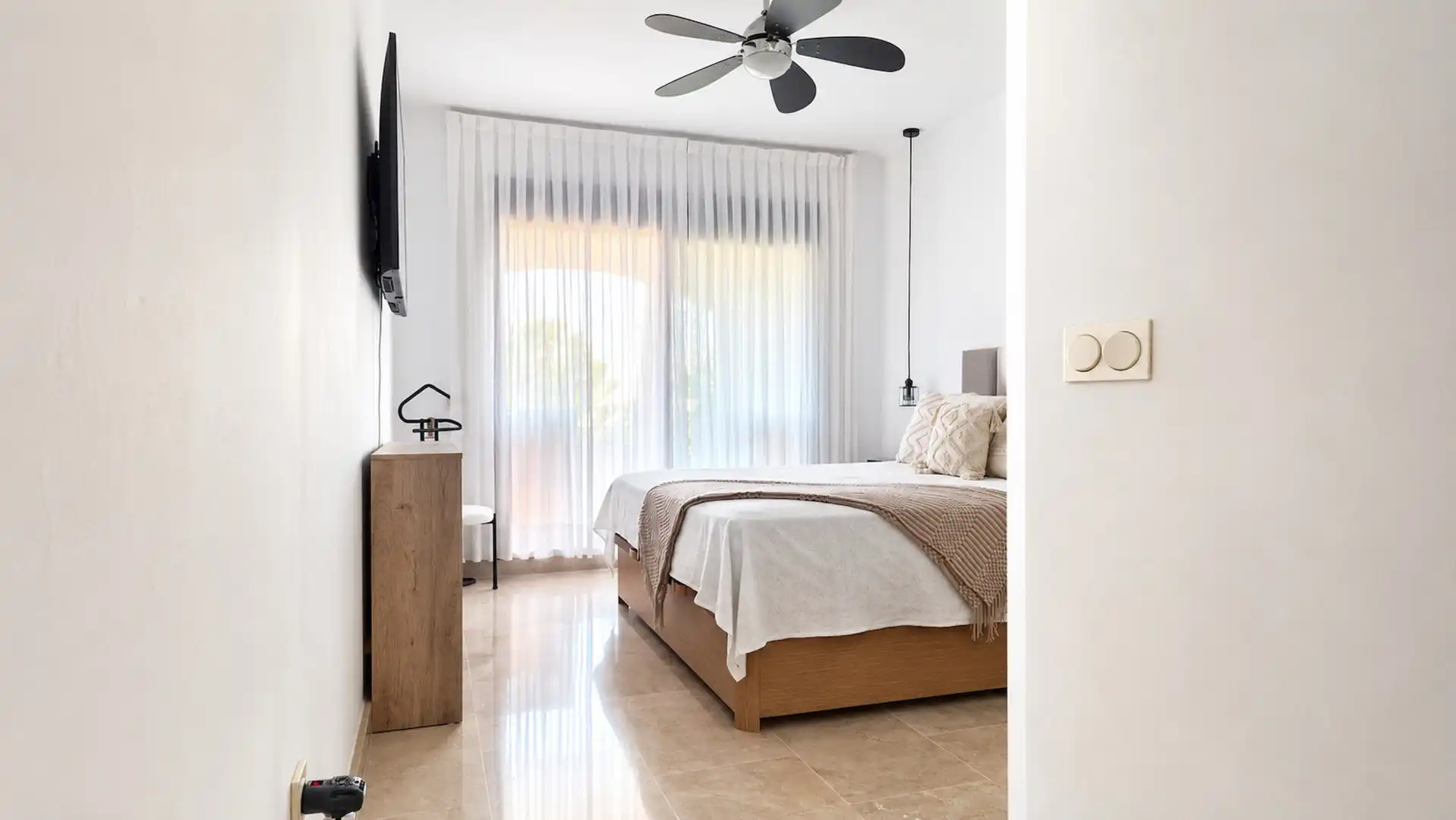 Habitación de Planta baja en venta en Manilva con Aire acondicionado, Terraza y Trastero