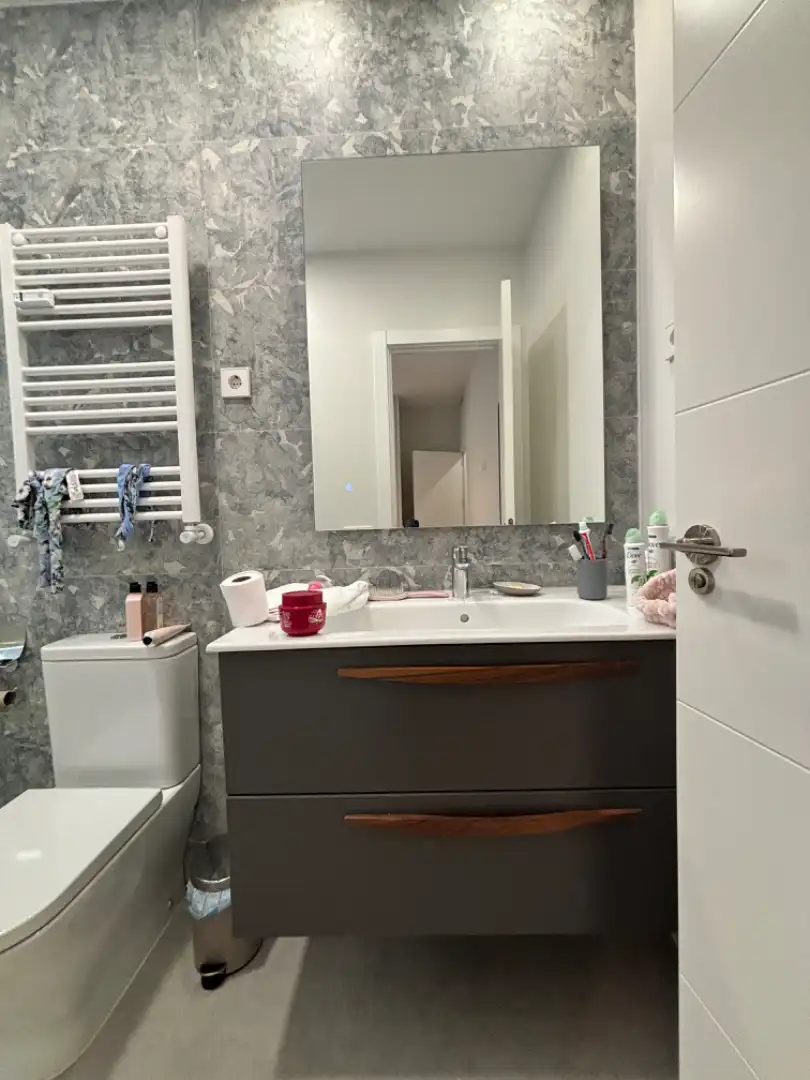 Badezimmer von Wohnung zur Miete in Madrid mit Klimaanlage, Heizung und Möbliert