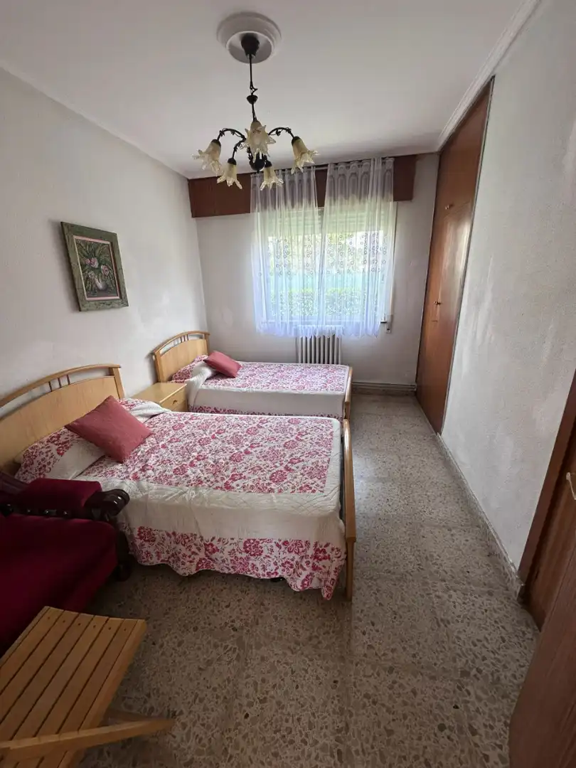 Dormitori de Casa o xalet en venda en Lagunilla del Jubera amb Calefacció, Jardí privat i Traster
