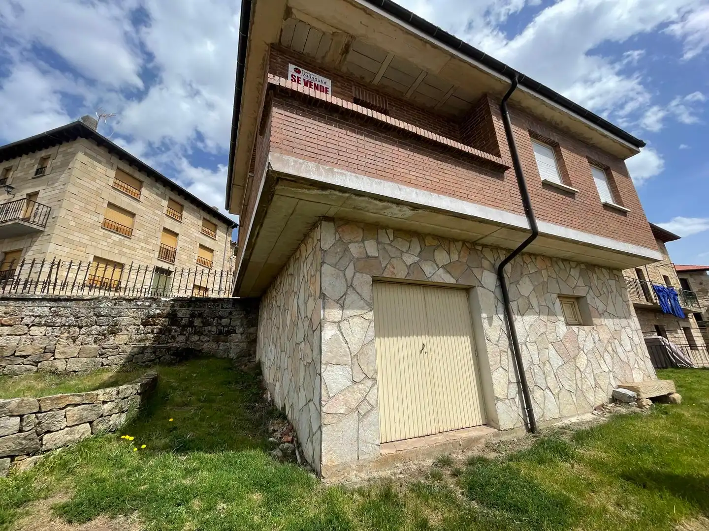 Vista exterior de Finca rústica en venda en Regumiel de la Sierra amb Jardí privat, Parquet i Traster