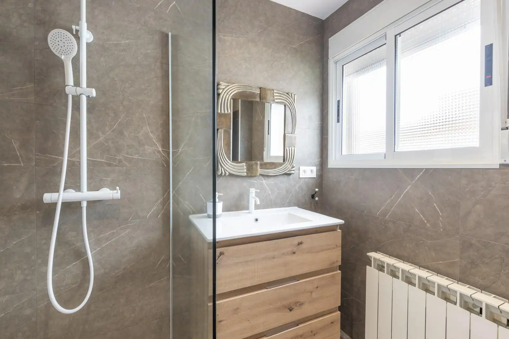 Baño de Casa o chalet en venta en Huétor de Santillán con Calefacción, Jardín privado y Piscina