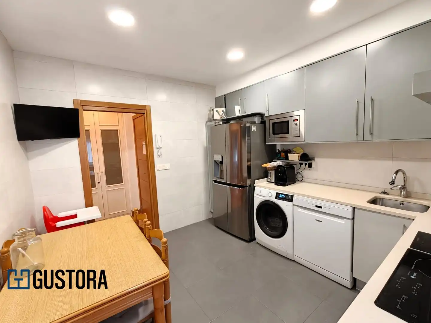 Cuina de Pis en venda en Donostia - San Sebastián  amb Calefacció, Parquet i Moblat