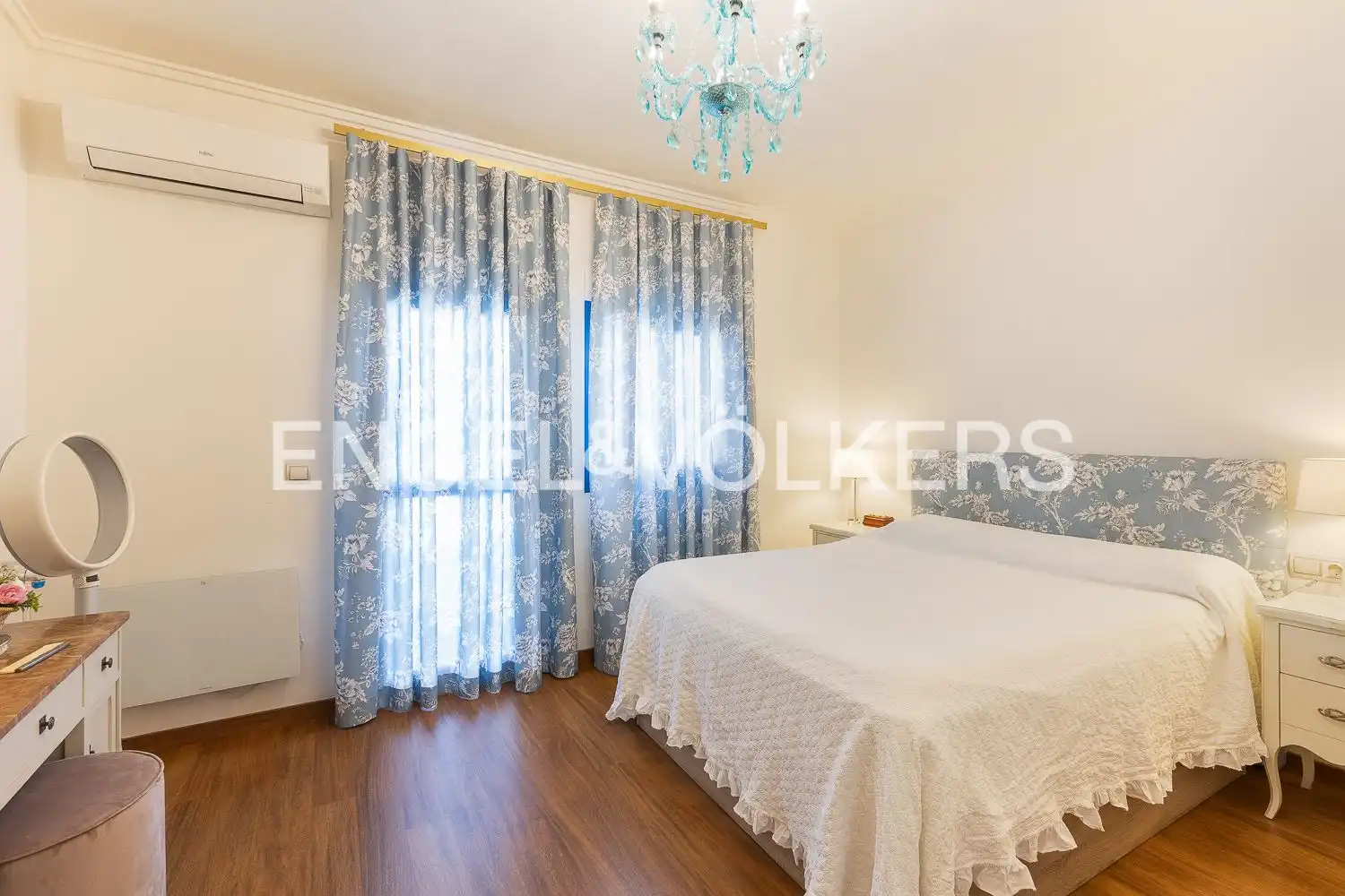 Habitación de Casa adosada en venta en Valencia con Aire acondicionado, Calefacción y Parquet