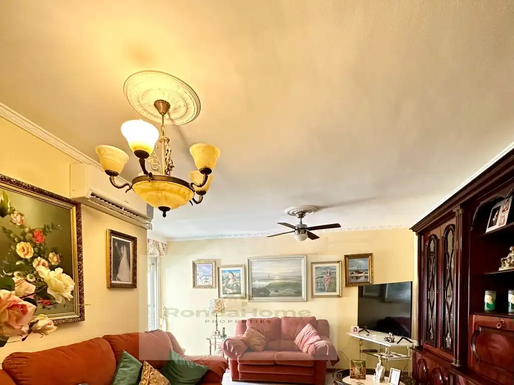 Piso en venta en Calle Carmen Montes, La Carihuela - Los Nidos