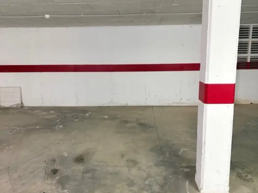Einzelparkplatz zur Miete in Calle Bahía de Almería 5, imagen 2