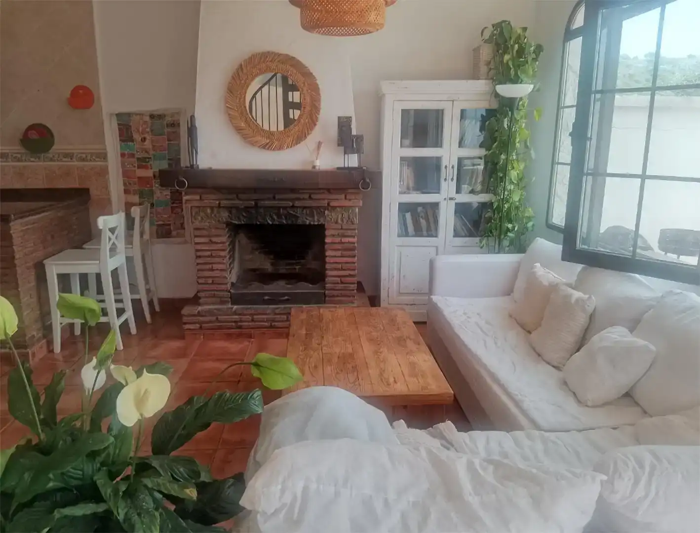 Sala d'estar de Casa o xalet en venda en Algeciras amb Piscina i Balcó