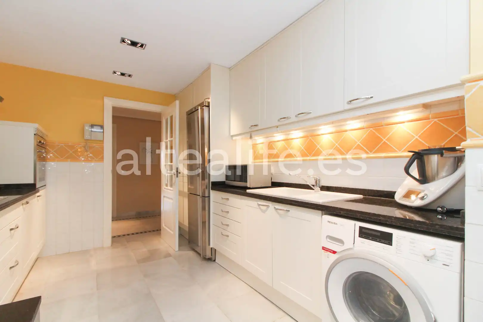 Cocina de Apartamento en venta en Altea con Aire acondicionado, Calefacción y Jardín privado