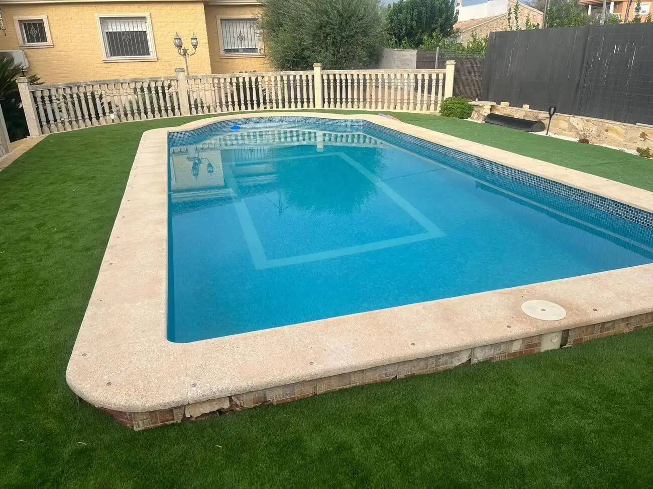 Piscina de Casa o xalet en venda en Orihuela amb Aire condicionat, Jardí privat i Terrassa