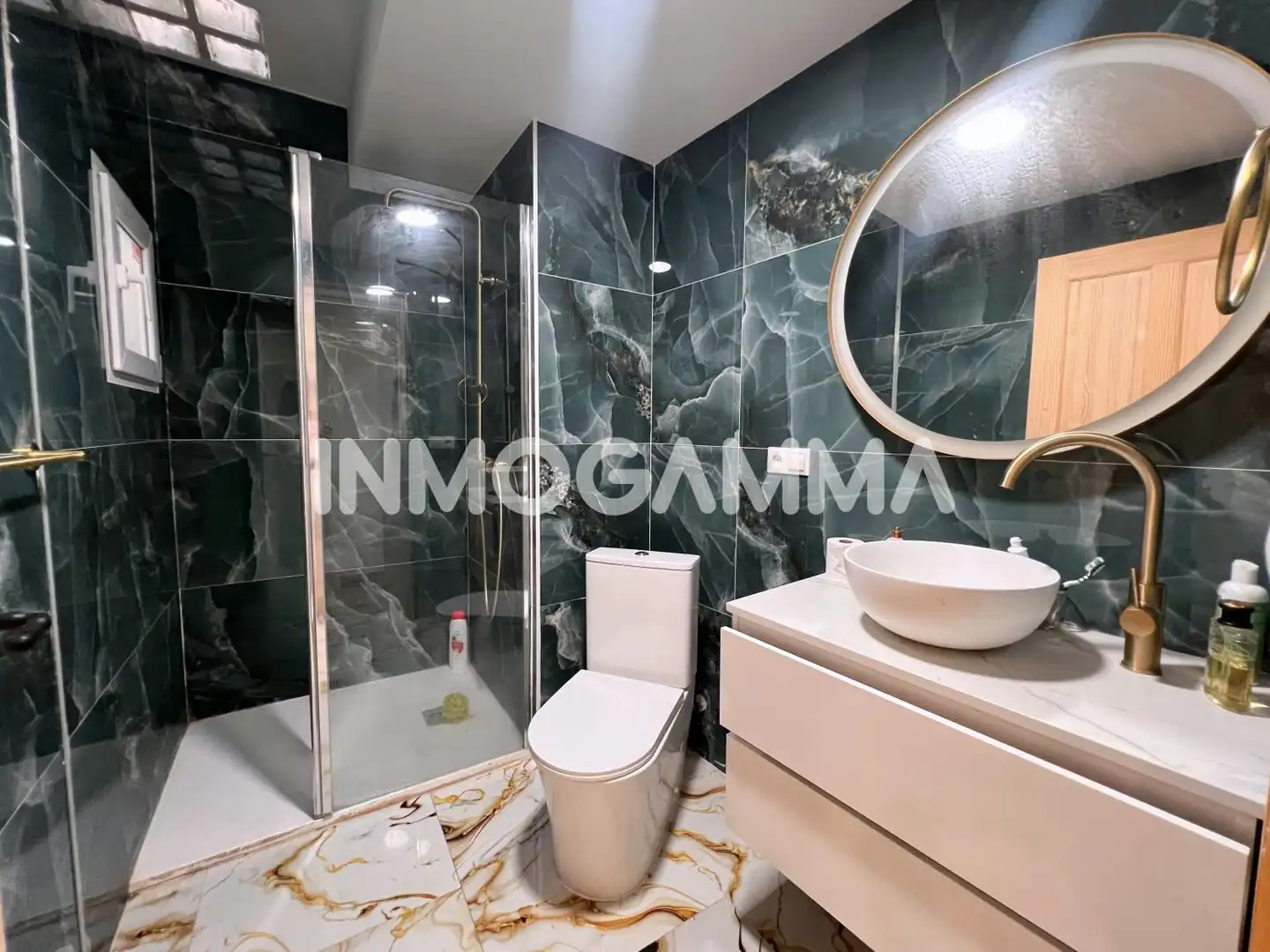 Bathroom of Houses for sale in Pueblo de Cullera