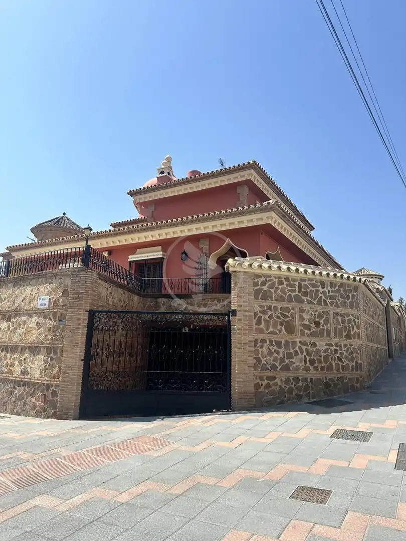 Vista exterior de Casa o xalet en venda en Fuengirola amb Aire condicionat i Terrassa